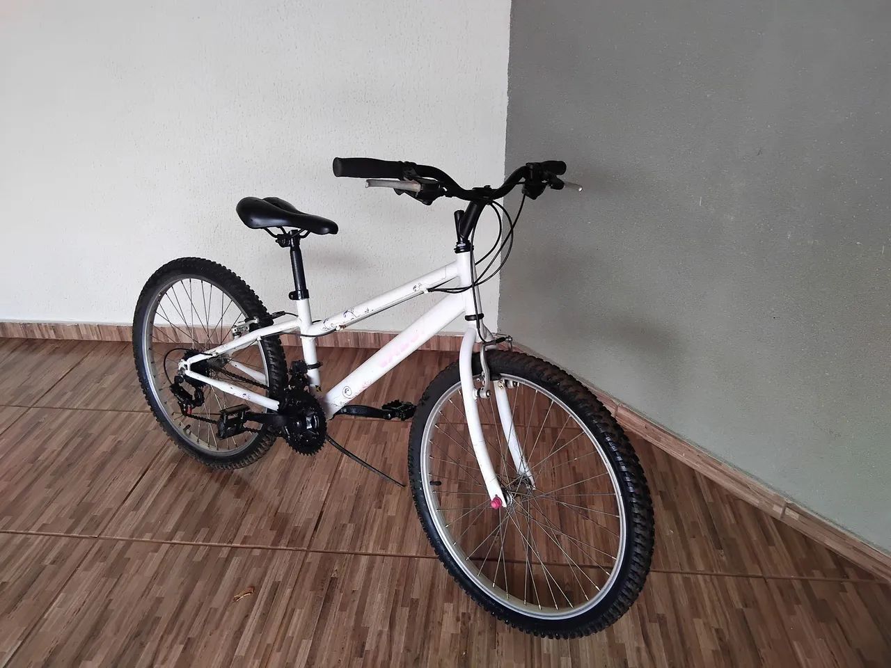 Vendo uma bicicleta 