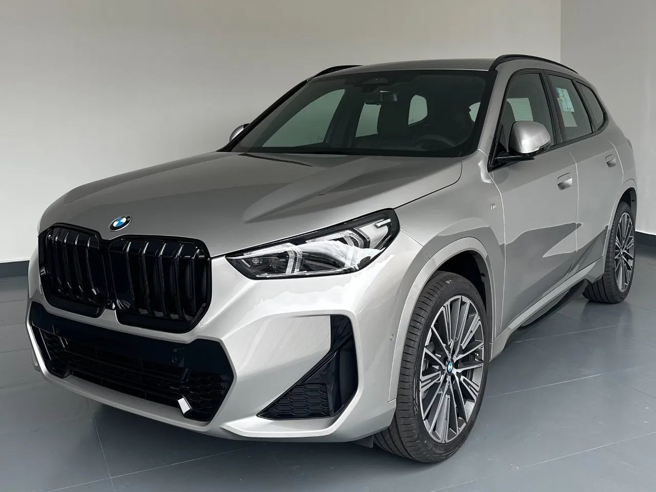 Bmw X1 2.0 16v Turbo Gasolina Sdrive20i M Sport Steptronic Cinza 2025 - Foto 3