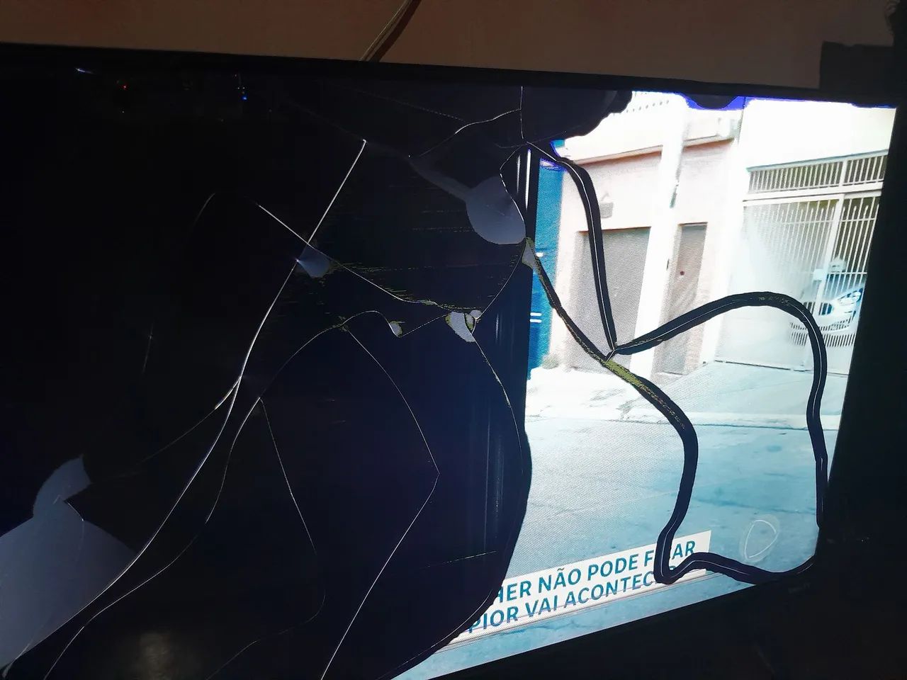 TV roku( aoc) para peças 