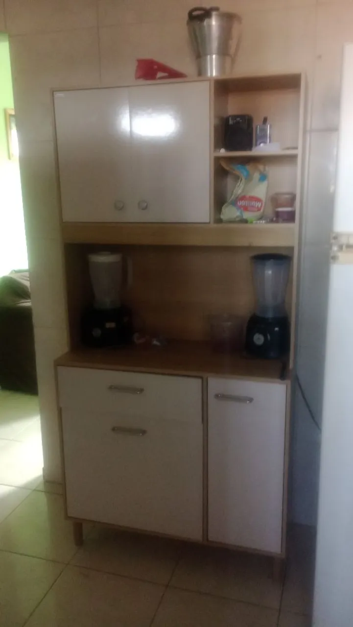 Armário de cozinha compacto