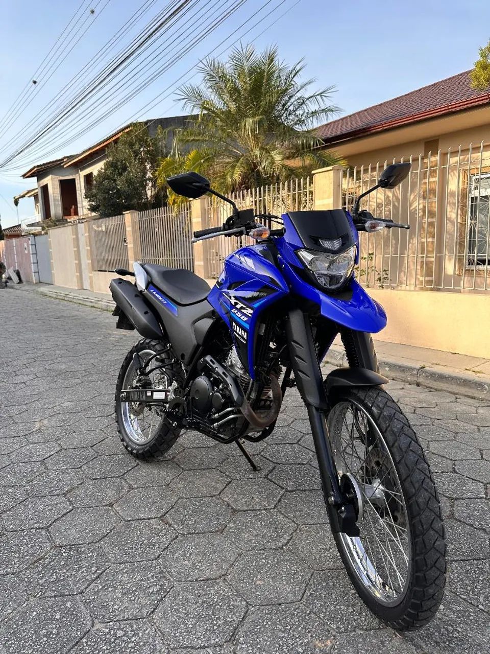 Vendo moto Lander, moto impecável 