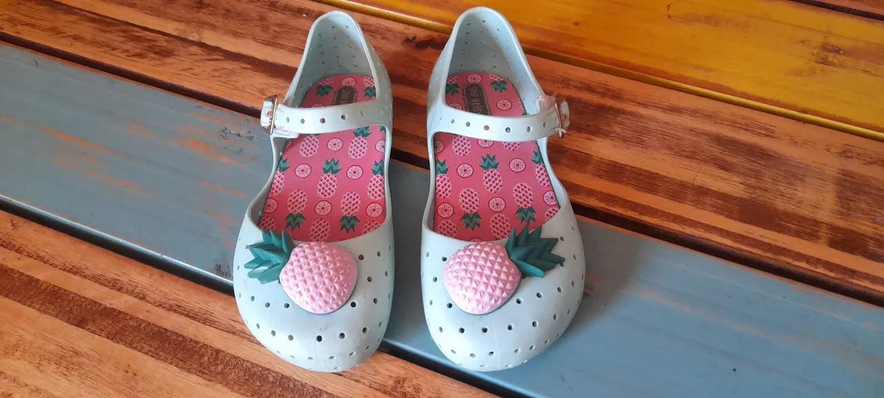 Sandália Infantil Melissa com Detalhe de Abacaxi