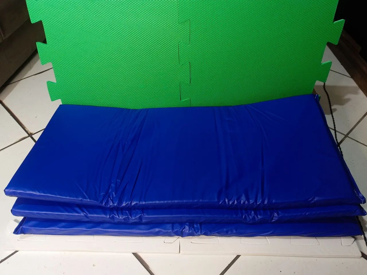 Colchonete Dobrável Para Exercícios de Academia, Yoga e Treinar em Casa - Foto 2