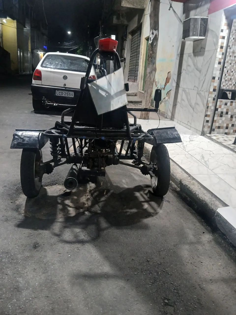 Vendo um triciclo com o motor de biz 125 , sem documentos, ano do motor 2008 . - Foto 3