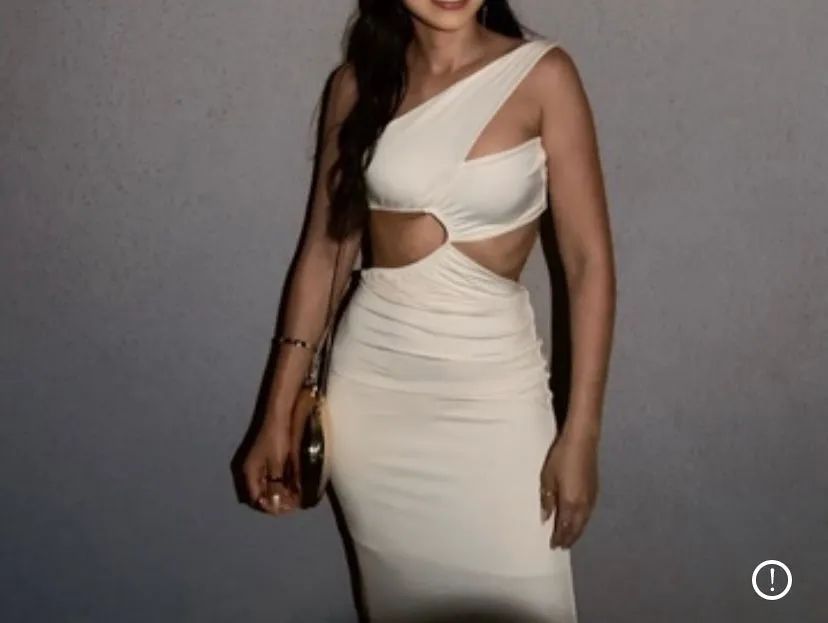 Vestido Longo Branco com recortes - Foto 2