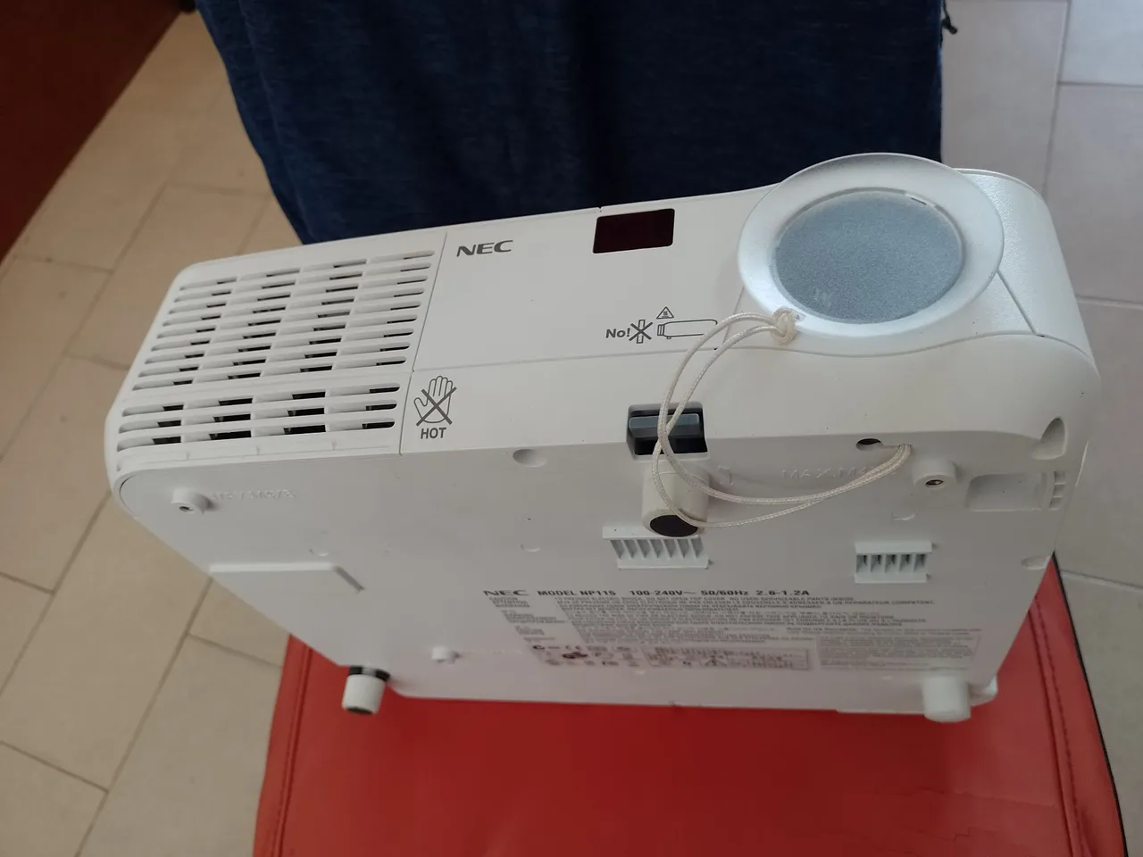 Projetor NEC NP115 100-240V~50/60Hz 2.6-1.2A