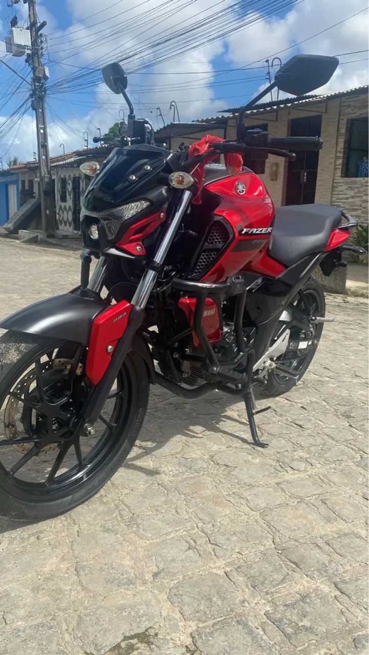 Moto fz15 quitada toda certinha, troco em carro pego repasse de financiamento 