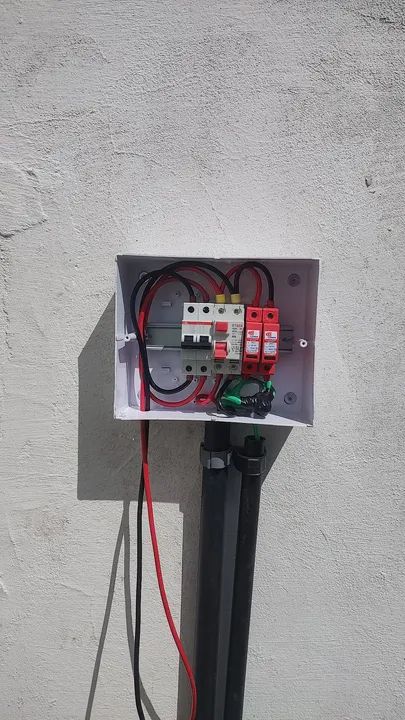 Eletricista Realizando Serviços Elétricos  - Foto 2