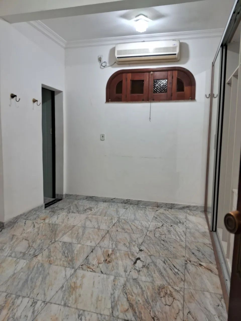  ALUGO AMPLA RESIDÊNCIA  - Foto 2
