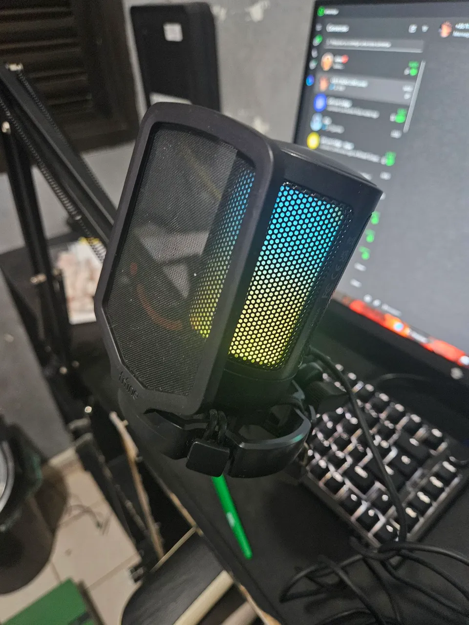 Microfone Gamer Fifine Ampligame A6T, RGB, USB, Black, Com Braço Articulado