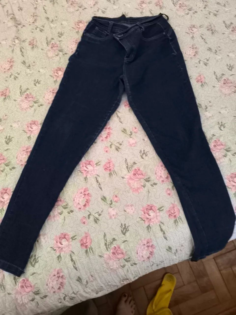 Calça jeans semi nova tamanho 42 - Foto 2