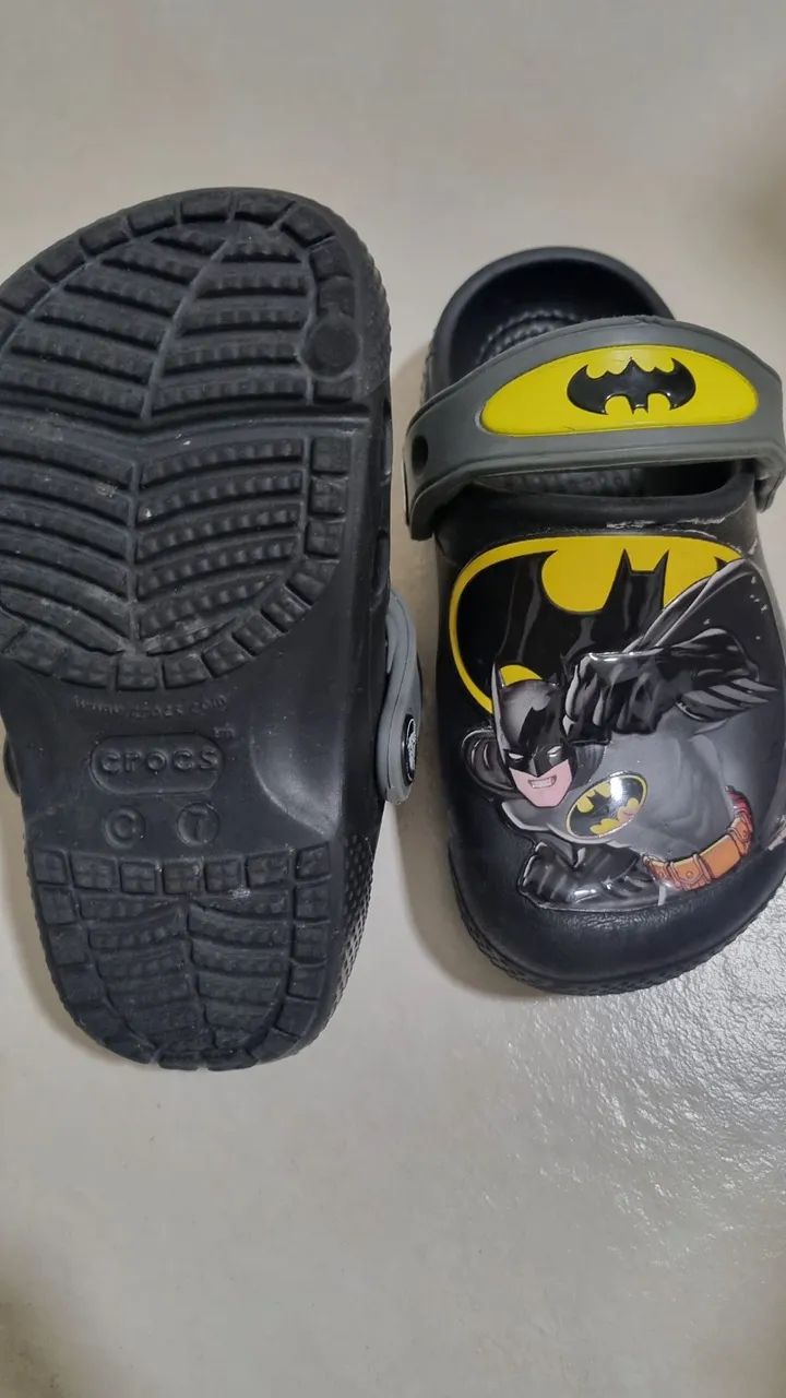 Sandálias Crocs Batman Infantil - Foto 3