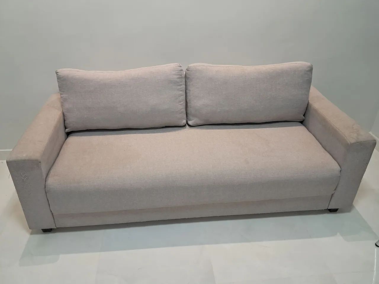 Sofá espaçoso e Confortável 64728843010305120