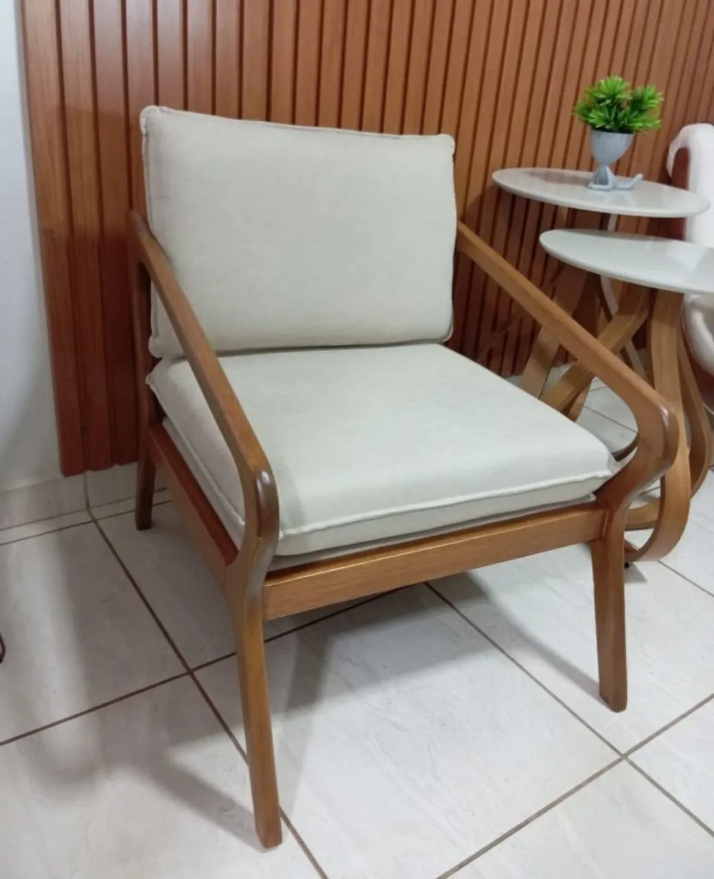 Poltrona Dallas Tecido Velusoft Madeira Maciça -NOVA, FÁBRICA! - Foto 2
