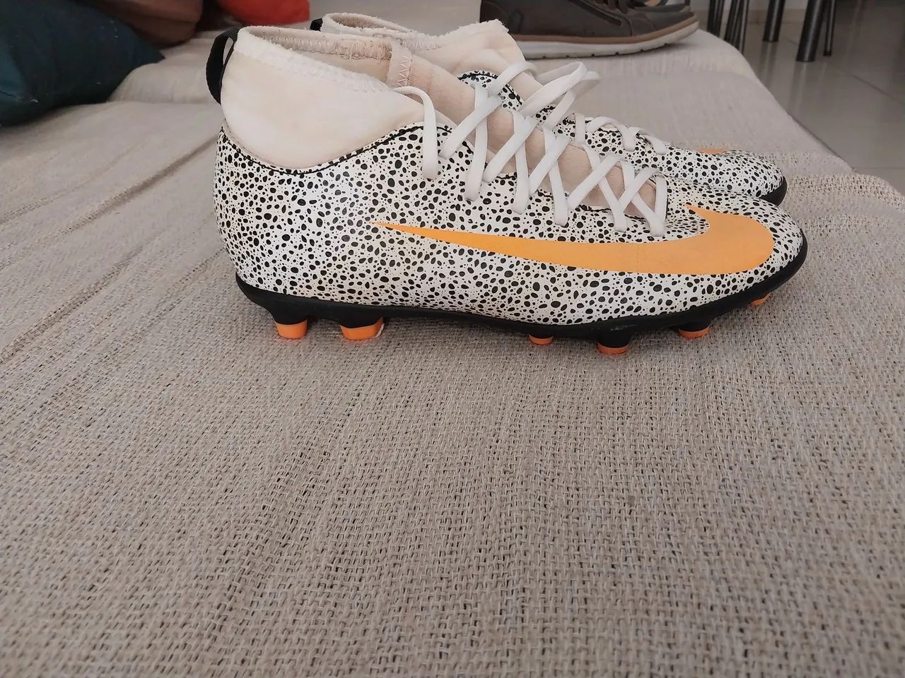Chuteira Nike - Tamanho 34/sapatos também 34