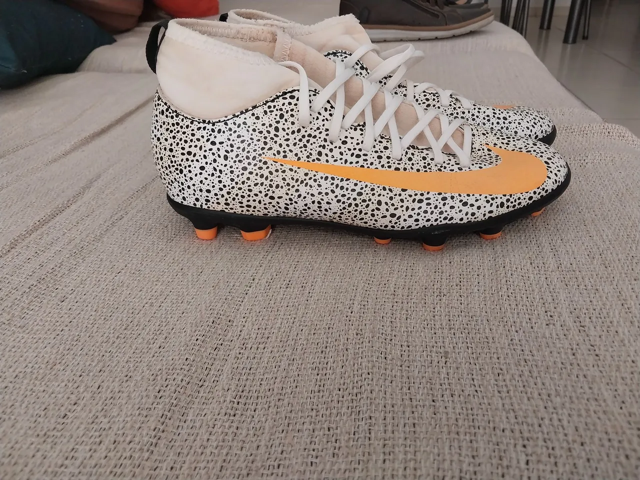 Chuteira Nike - Tamanho 34/sapatos também 34