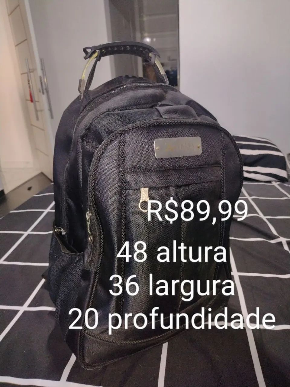 Mochila preta usada 