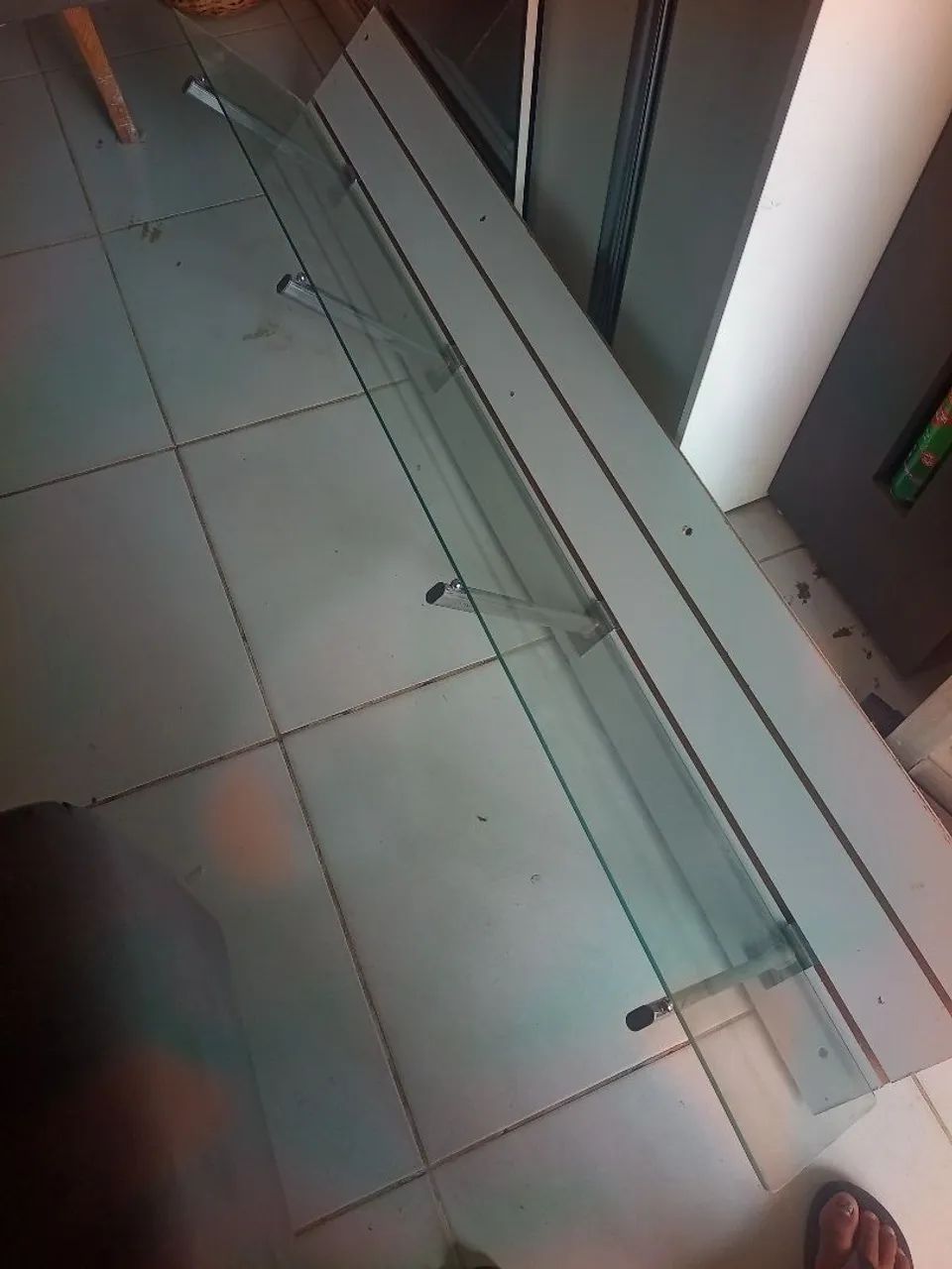 Vendo prateleiras de vidro com 4 ganchos e painel  - Foto 2