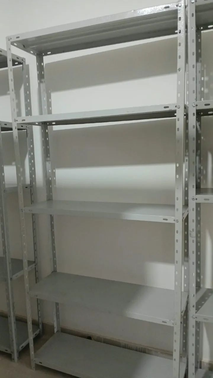 Estante de ferro