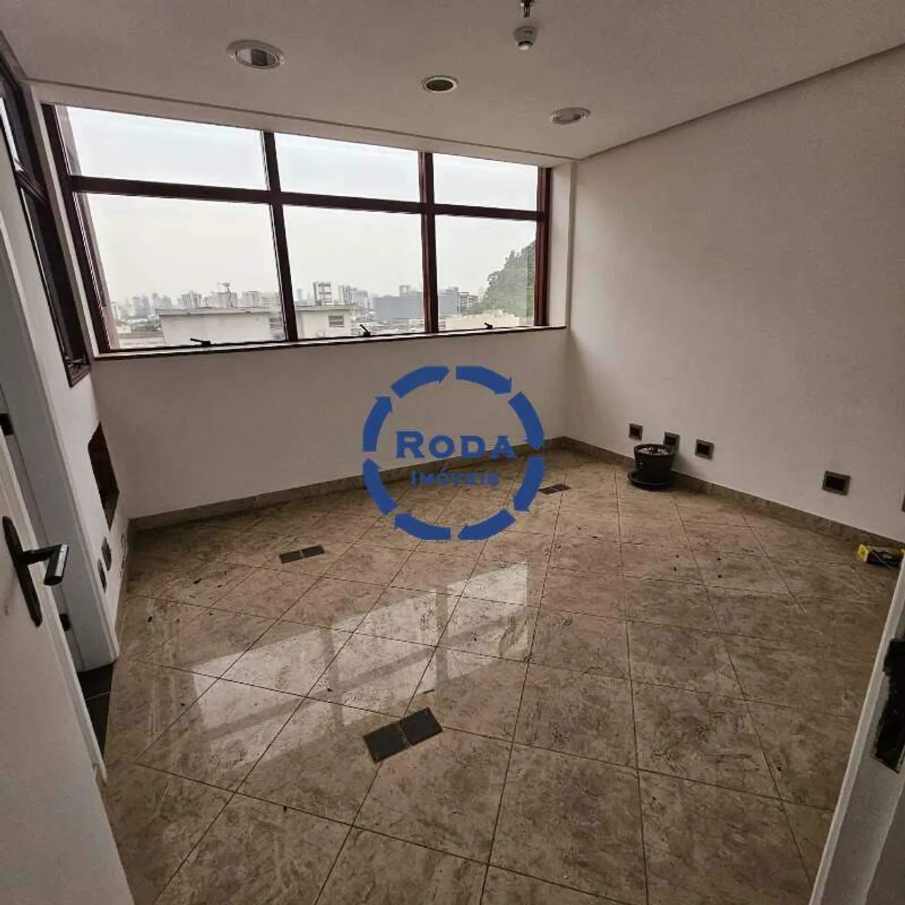 Sala comercial para venda no Centro de Santos