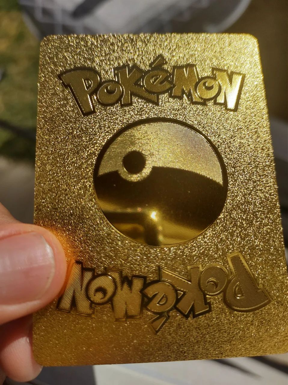 Carta Pokémon Pikachu Gold - Foto 2