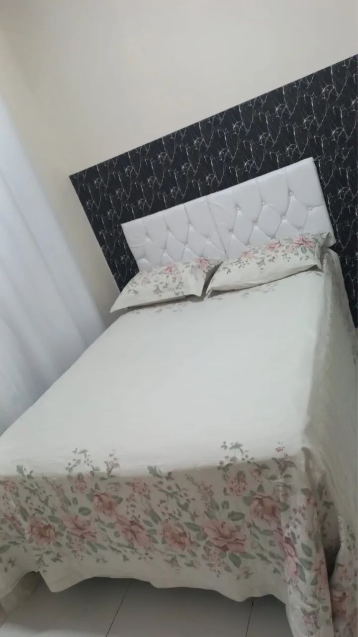 Cama de casal + cabeceira branca 