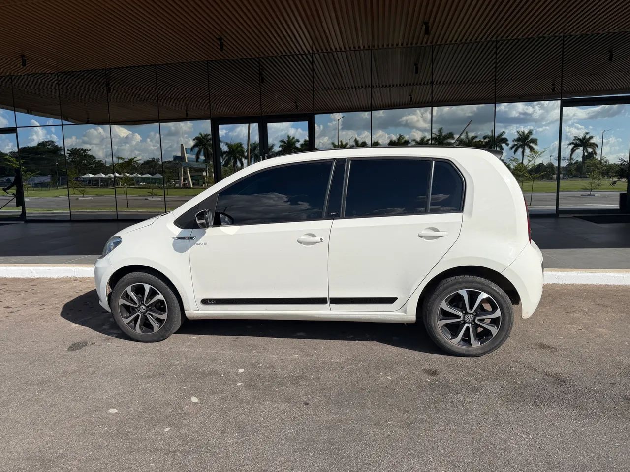 Volkswagen Up! up! move 1.0 TSI Total Flex 12V 5p 2017