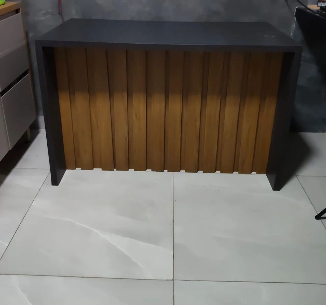 Arquivo e mesa para escritório 