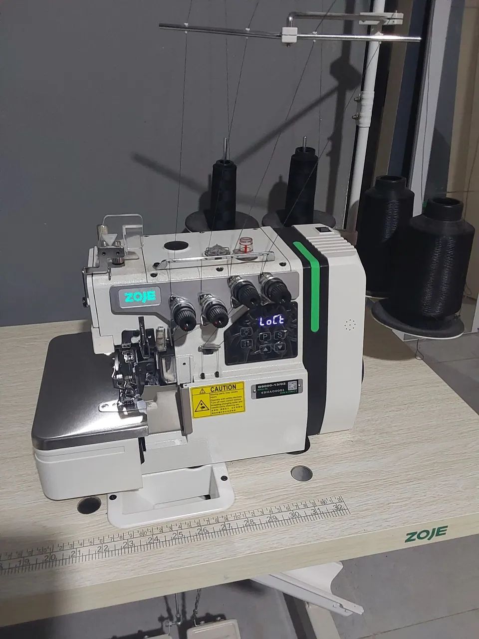 Maquina industrial overlok  - Foto 2