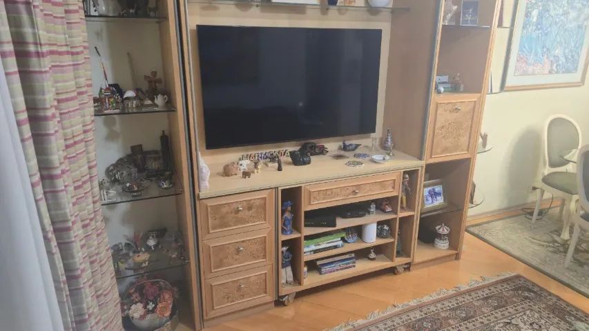 Estante em Madeira com painel de Tv 55 polegadas + 3 gavetas - Foto 2