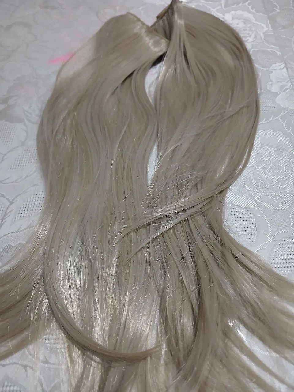 Cabelo loiro pastel acetinado 