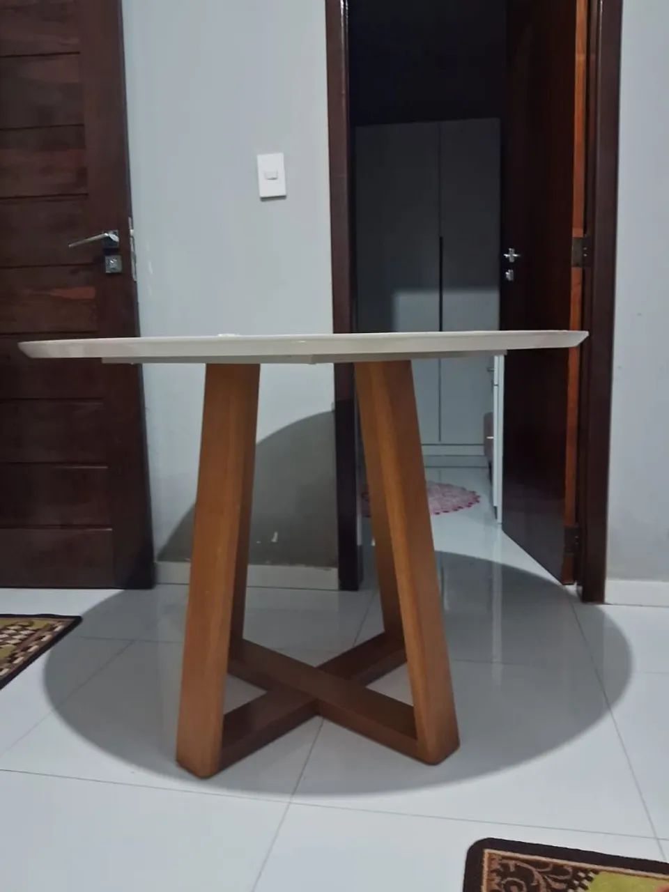 Mesa de madeira de madeira sem o vidro