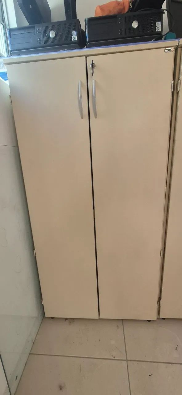 Armário alto 2 portas