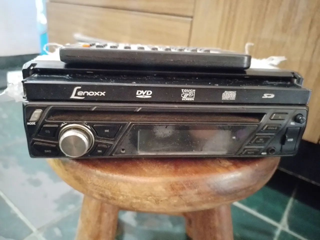 DVD automotivo retrat 7 polegadas marca lenoxx com controle remoto original 