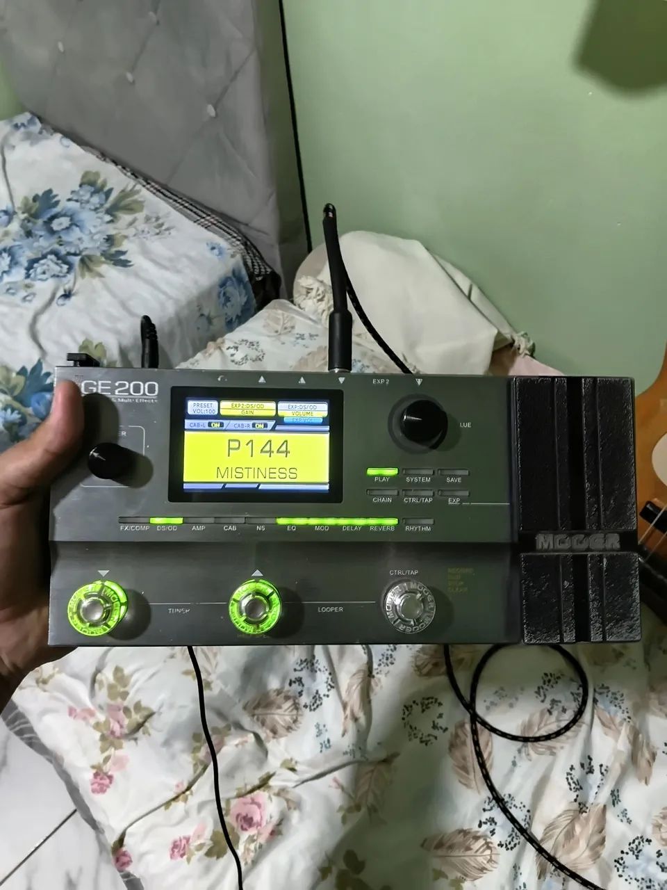 ギター MOOER GE200 GE200 - Pedaleira Multi Efeitos para Guitarra Mooer