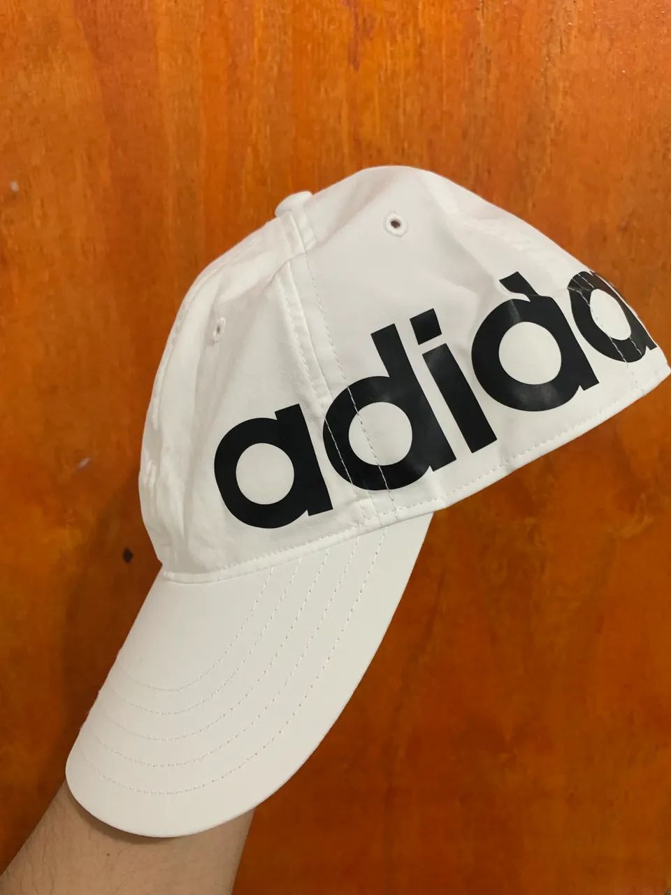 Boné Adidas Letreiro Branco