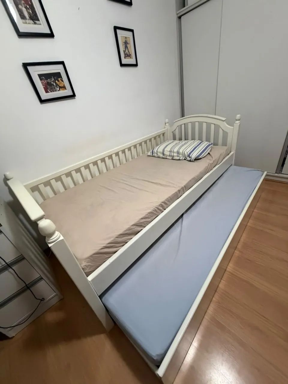 Cama de madeira maciça com cama extra - Foto 4