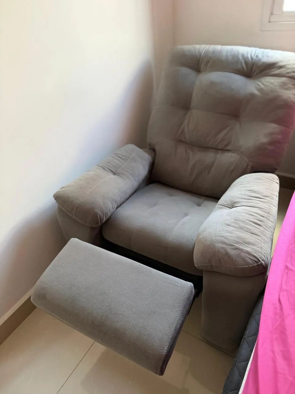 Poltrona Reclinável Cinza - Confortável e em Ótimo Estado - Foto 2