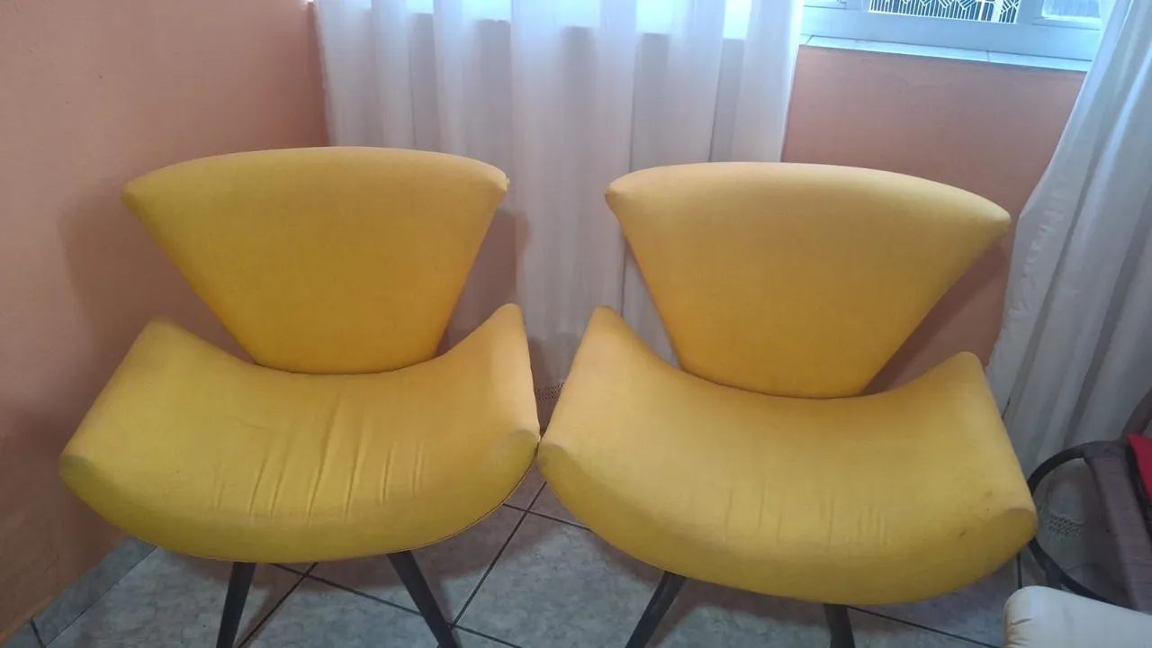 Poltrona de tecido Amarela 