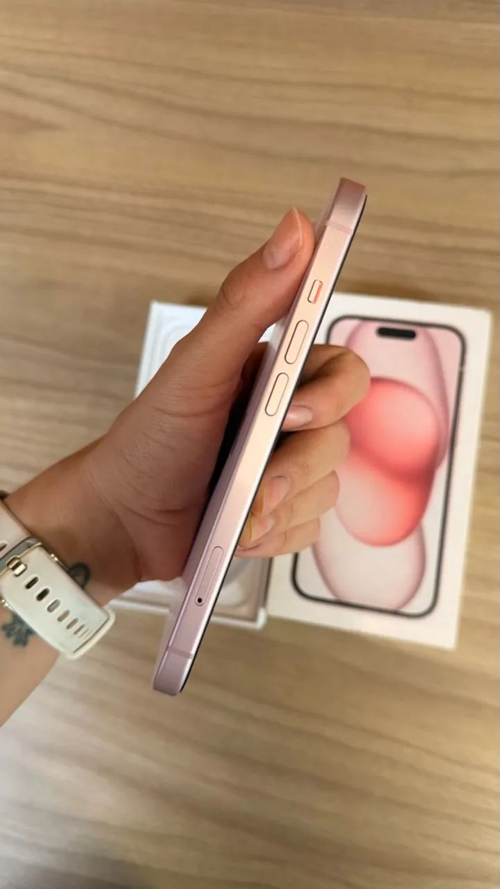 Iphone 15 rosa seminovo impecável!  - Foto 3