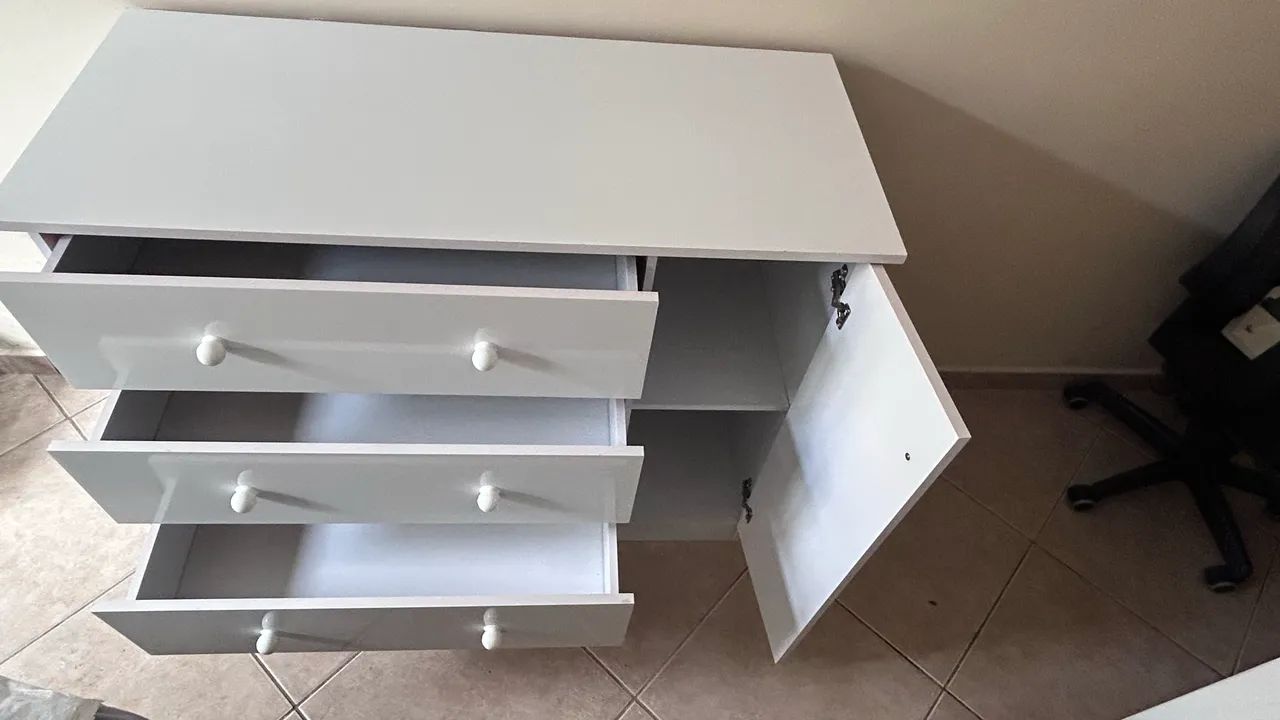 VENDO CÔMODA DE ROUPAS - NOVA - Foto 4