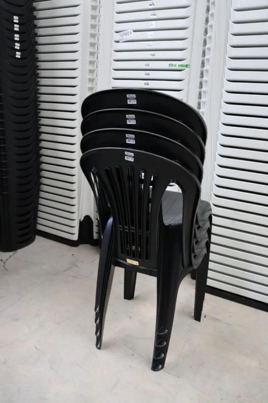 kit 4 Cadeiras de plástico preta 182kg - Foto 2
