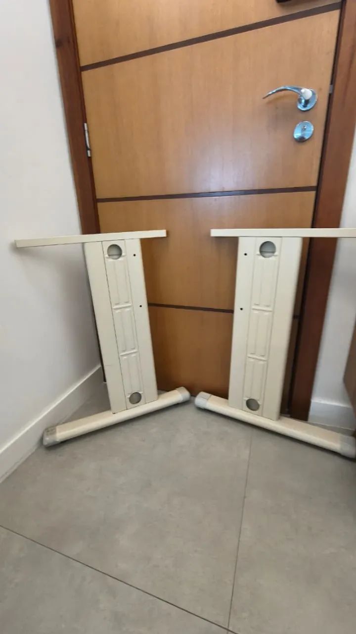 Par Pé de Mesa de Sobrepor