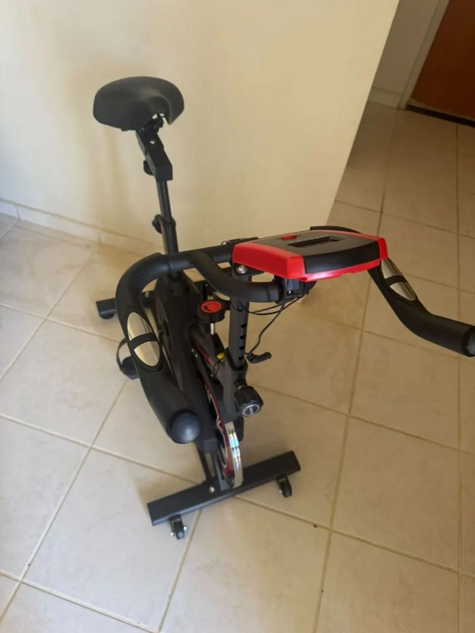 Vendo Bicicleta Ergométrica semi nova - Foto 3