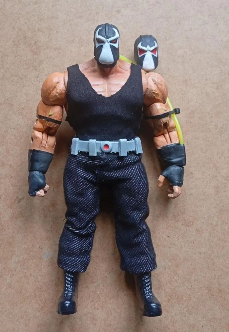 Boneco Bane DC Marvel legends  - Foto 3