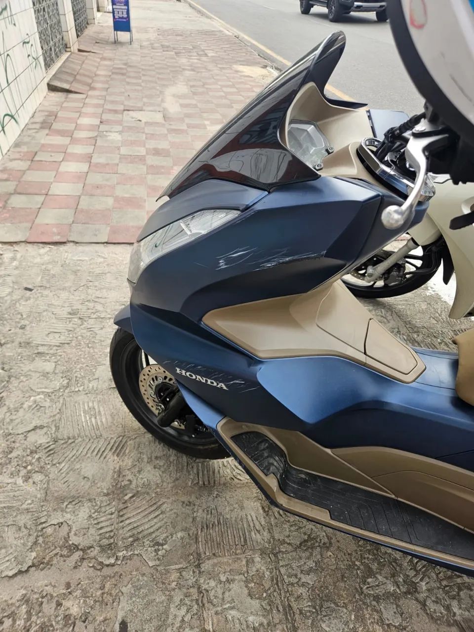 Vendo:Pcx Dlx azul com pequeno sinistro