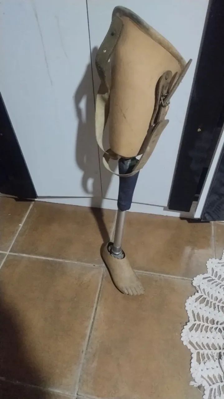 Prótese de perna esquerda 
