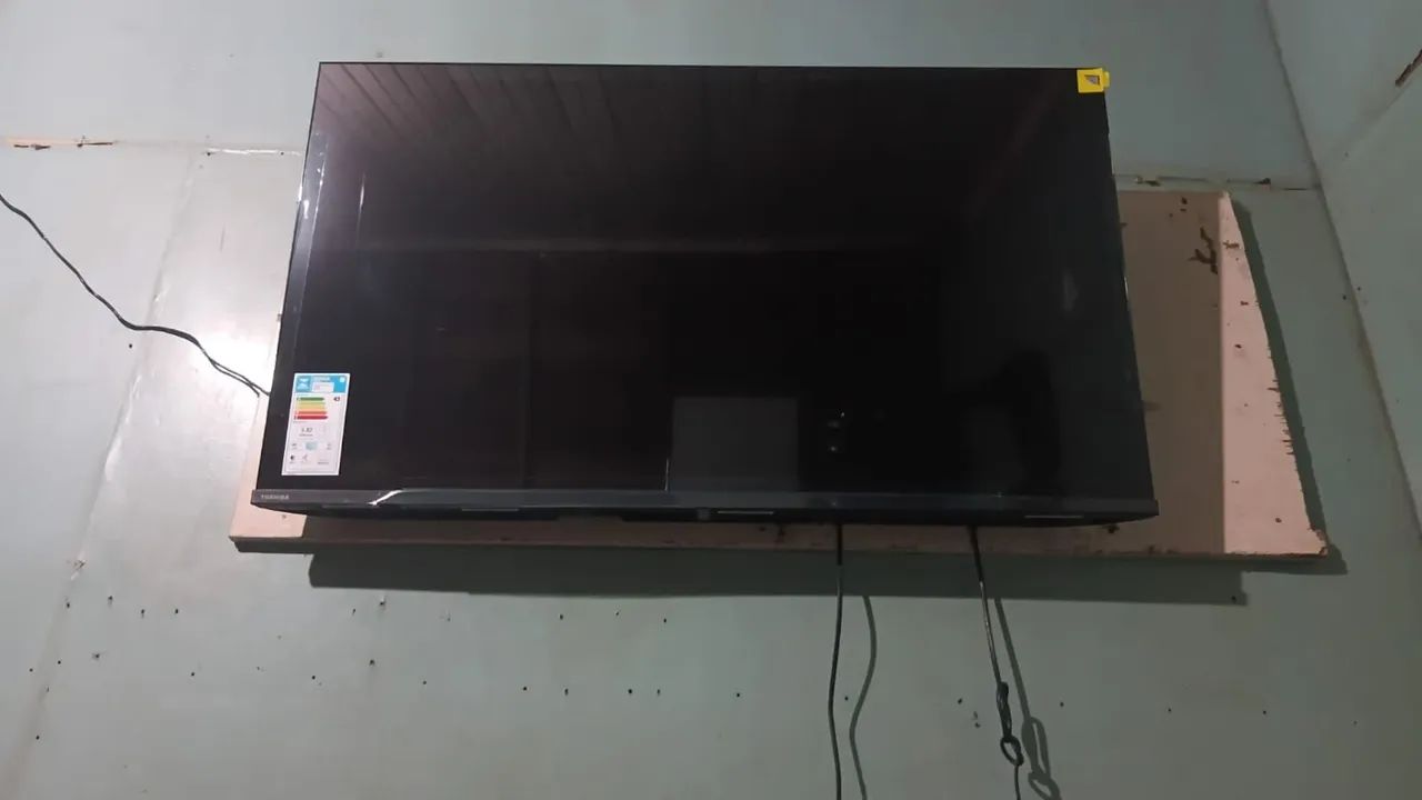 Uma TV 43 polegadas 