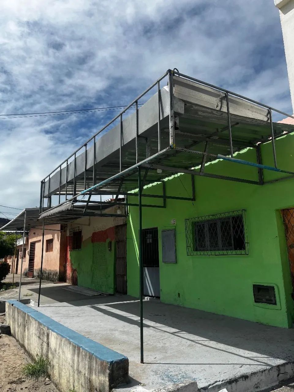 Vende-se dois toldos 