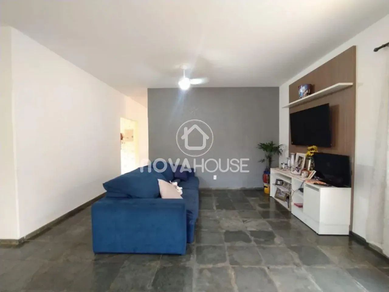 CASA AMPLA COM APTIDÃO COMERCIAL - Foto 5